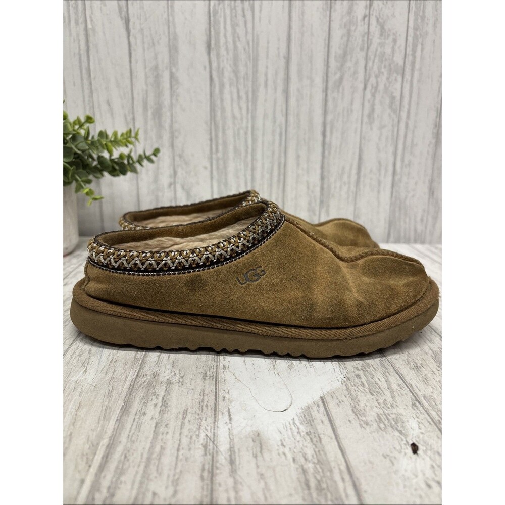 Youth Size 5 (women’s 7) Ugg Tasmin Well Worn